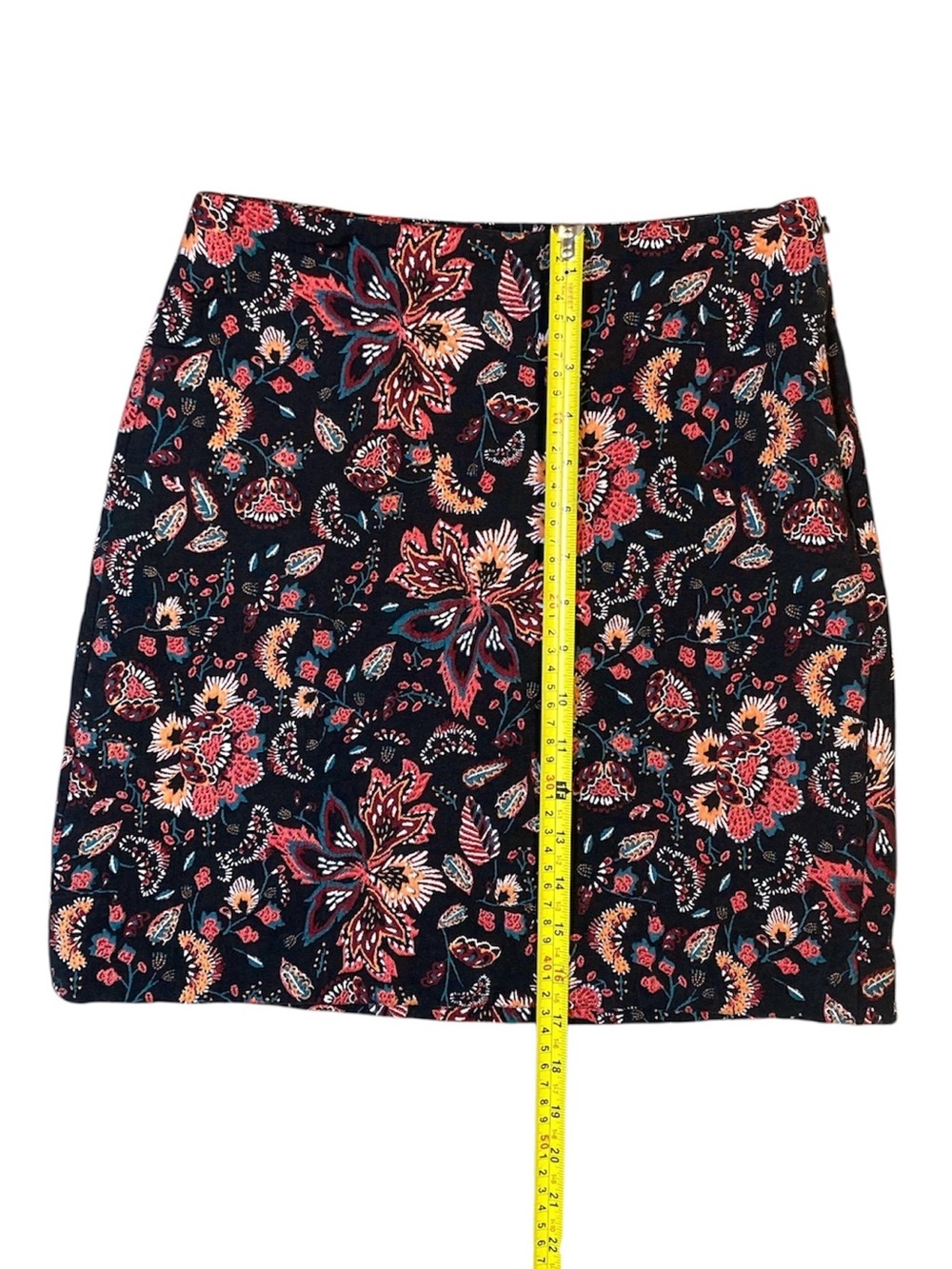 LOFT Pencil Skirt Black with Pink & Red Embroidered   Floral Size 0P - Picture 9 of 9